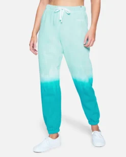 Front Page 28 Front Page -HURLEY Shop 3hwkp0149 light dew 2 scaled